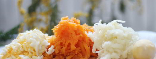 салат мимоза с консервированной горбушей. Шаг 5