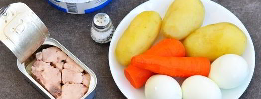 салат мимоза с печенью трески. Шаг 4