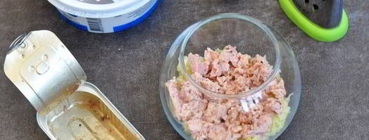 салат мимоза с печенью трески. Шаг 6