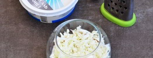 салат мимоза с печенью трески. Шаг 7