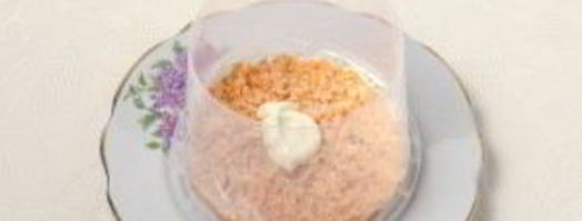 салат мимоза с рисом и сыром. Шаг 5