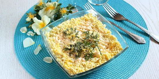 Салат мимоза с сайрой классический