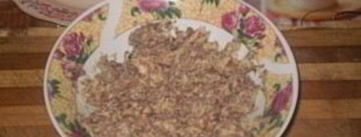 салат мимоза с сайрой. Шаг 5