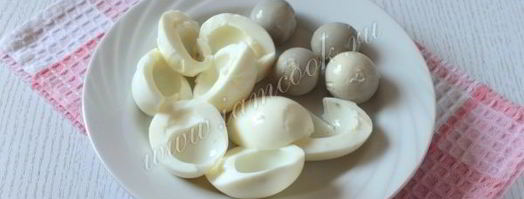 салат мимоза с яблоком. Шаг 4