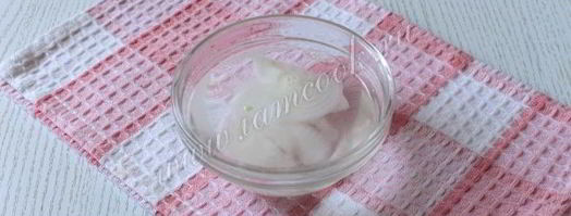 салат мимоза с яблоком. Шаг 5