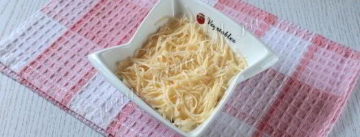 салат мимоза с яблоком. Шаг 9