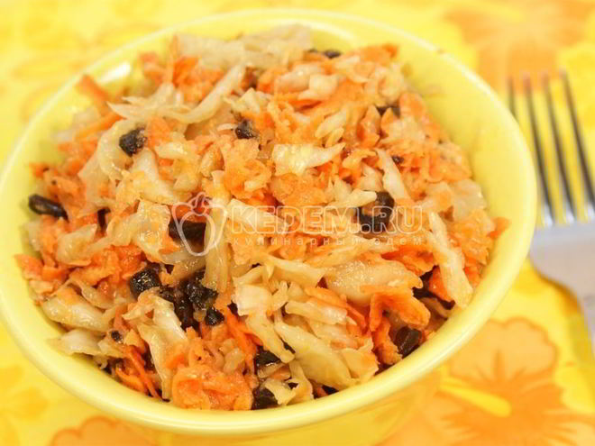 Рецепт салата морковного с квашеной капустой и черносливом