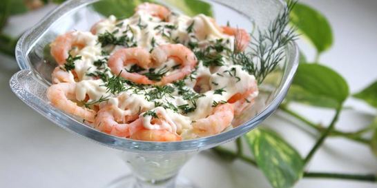 Салат Невеста с креветками и огурцами