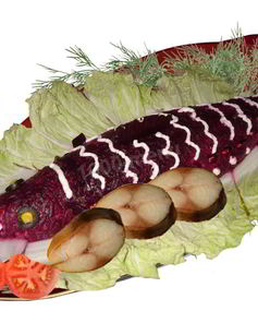 Копченая скумбрия под шубой рулетом