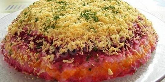 Простая сельдь под шубой с яйцом