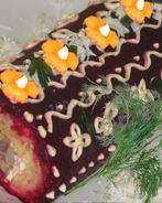 Рулет сельдь под шубой с мягким сыром