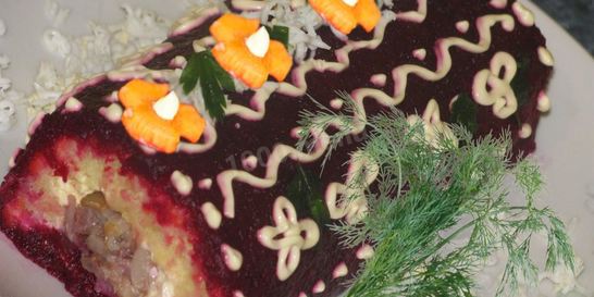 Рулет сельдь под шубой с мягким сыром