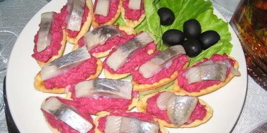 Селедка под шубой в тарталетках