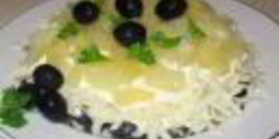 Салат с ананасами и шампиньонами