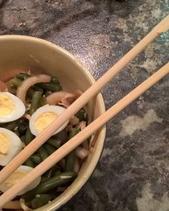 Салат с фасолью и курицей