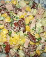 Салат с фасолью и ветчиной
