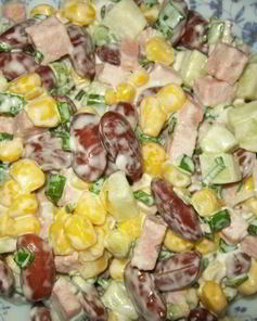 Салат с фасолью и ветчиной