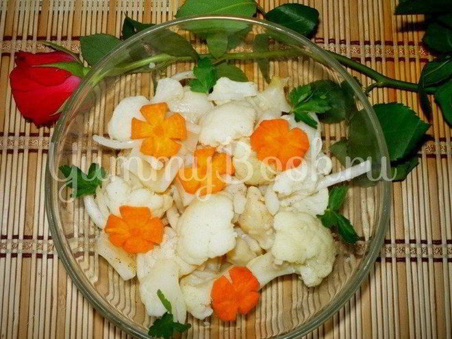 Рецепт салата с кальмарами и цветной капустой