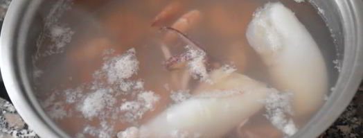 салат с морепродуктами и грибами. Шаг 5