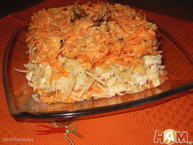 Рецепт салата с омлетом, морковью, яблоком и сыром