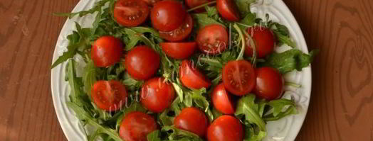 салат с рукколой, помидорами и моцареллой. Шаг 5