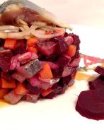 Салат с сельдью и маринованным луком