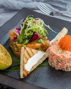 Салат с цикорием и тартаром из тунца