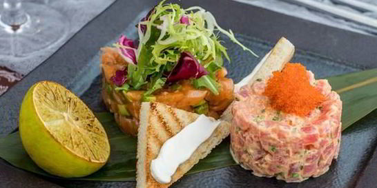 Салат с цикорием и тартаром из тунца