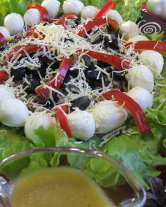 Салат с тунцом и моцареллой