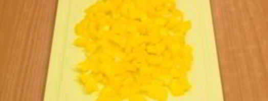 салат с вялеными помидорами, куриным филе и огурцами. Шаг 4