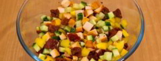 салат с вялеными помидорами, куриным филе и огурцами. Шаг 7