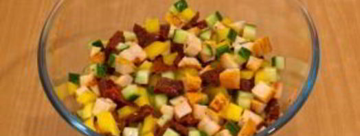 салат с вялеными помидорами, куриным филе и огурцами. Шаг 8