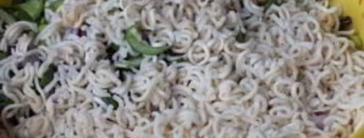 салат со стеблем сельдерея. Шаг 8