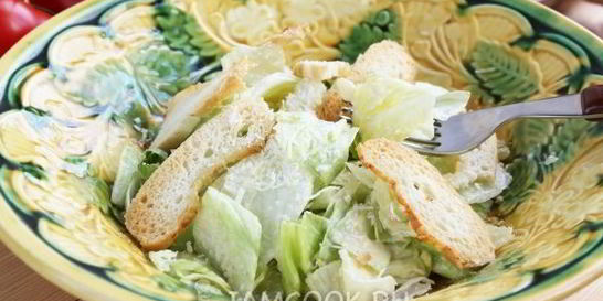 Салат Цезарь классический