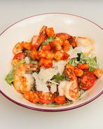 Салат Цезарь с креветками