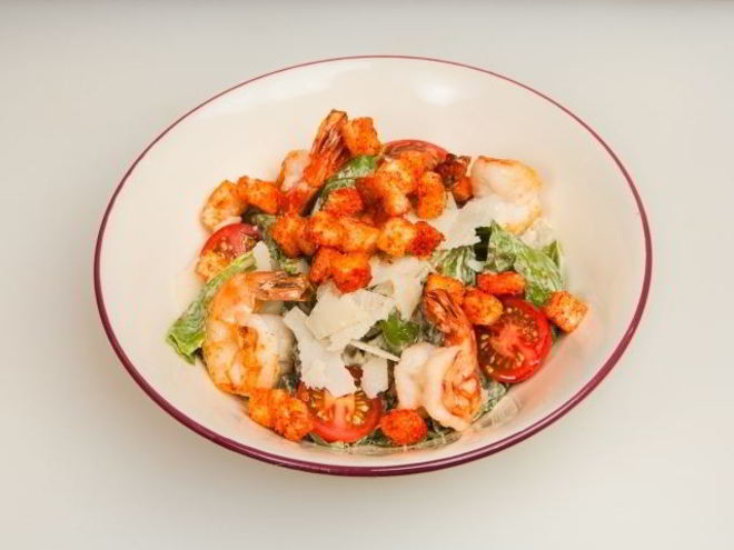 Рецепт салата цезарь с креветками