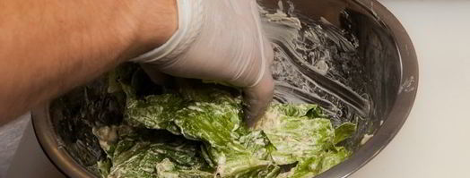 салат цезарь с креветками. Шаг 4