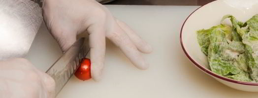 салат цезарь с креветками. Шаг 6