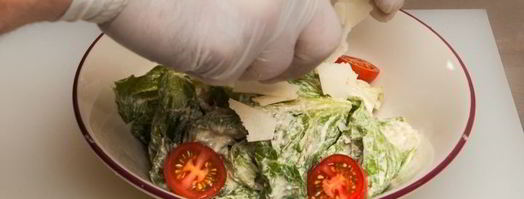 салат цезарь с креветками. Шаг 7