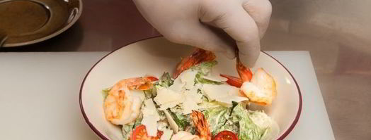 салат цезарь с креветками. Шаг 8