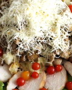 Салат Цезарь с курицей и грибами