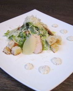 Салат Цезарь с курицей и йогуртом