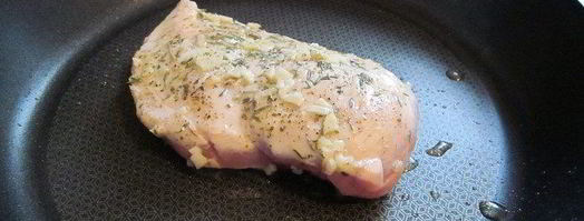 салат цезарь с курицей и йогуртом. Шаг 3