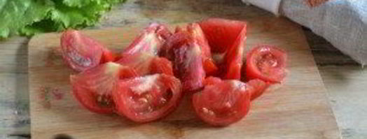 салат цезарь с курицей и сухариками. Шаг 5