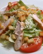 Салат Цезарь с курицей копченой