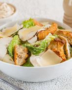 Салат Цезарь с курицей