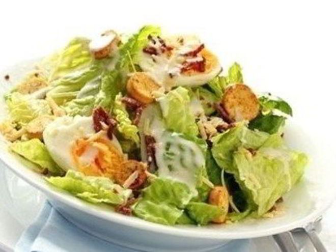 Рецепт салата цезарь с палтусом