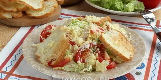 Салат Цезарь с пекинской капустой и курицей