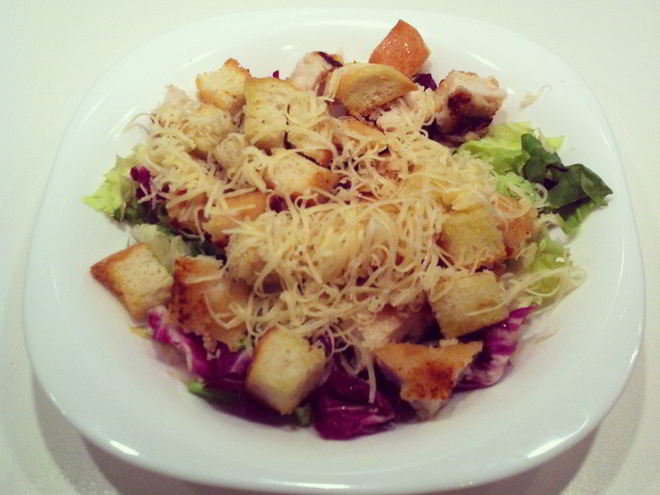 Рецепт салата цезарь с сырным соусом