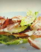 Салат Цезарь с ветчиной